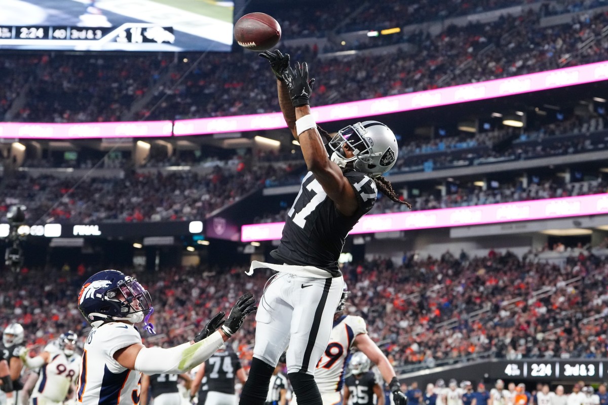 The Las Vegas Raiders must take the next step next season. All-Pro WR Davante Adams only has so much time left.